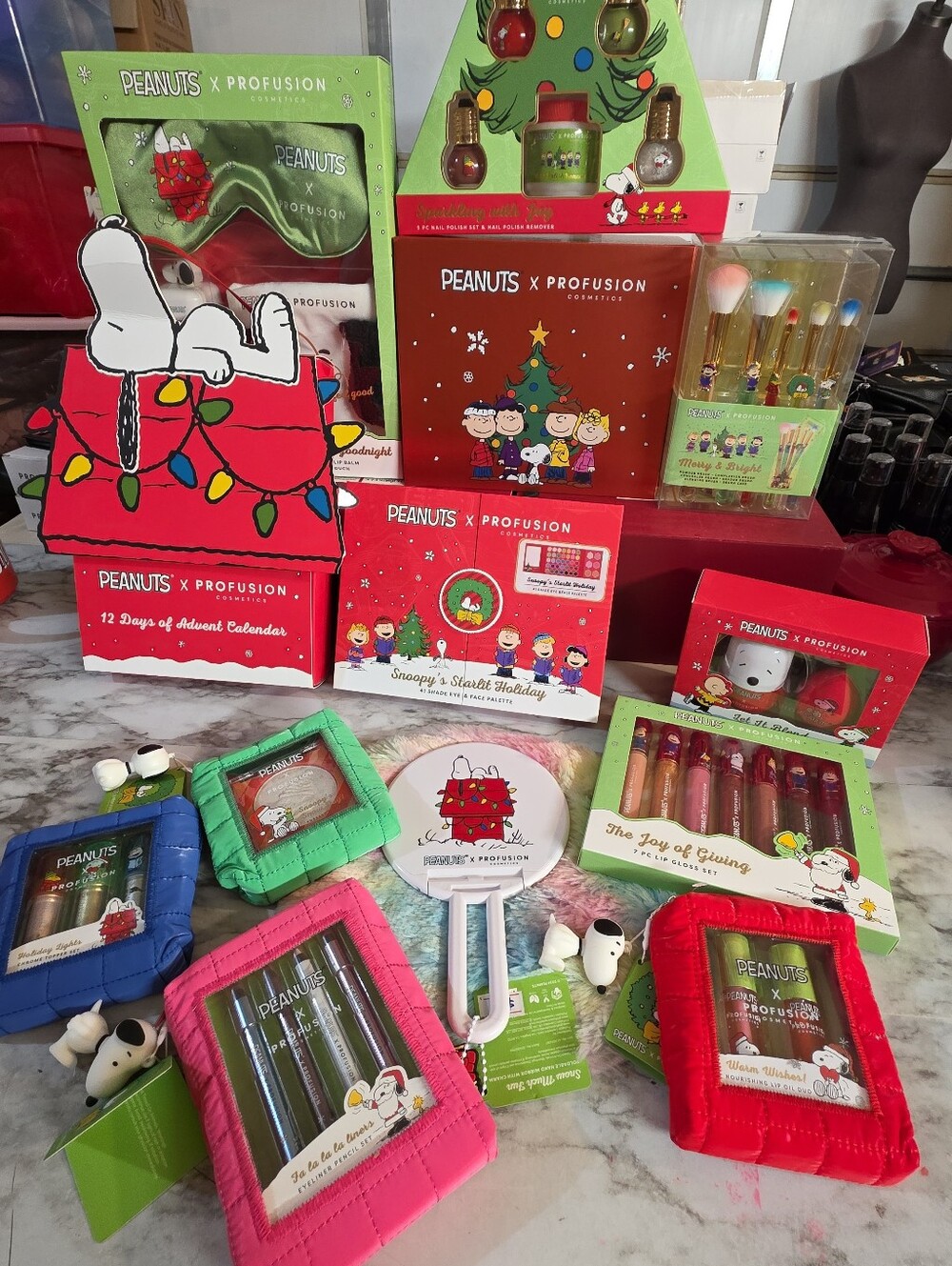 HTF PEANUTS Holiday Beauty Set -